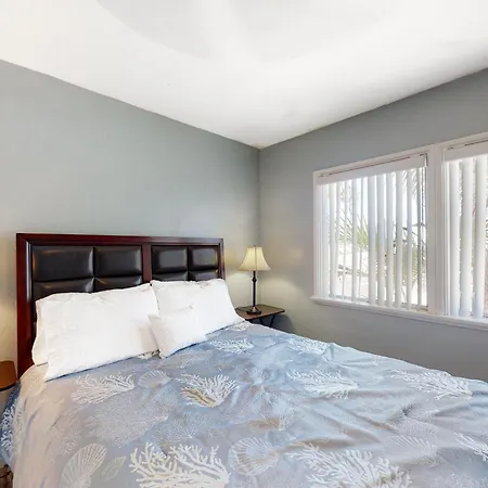 3009 Ocean Street A Beachfront With Balcony & Deck *