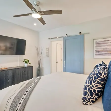 La Costa Comfort - Resort-style Living For 2 Holiday home *