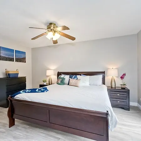 Holiday home Charm - 3br Stunner