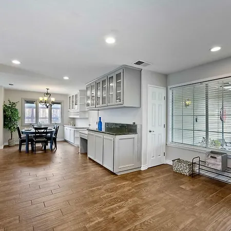 Charm - 3br Stunner Holiday home