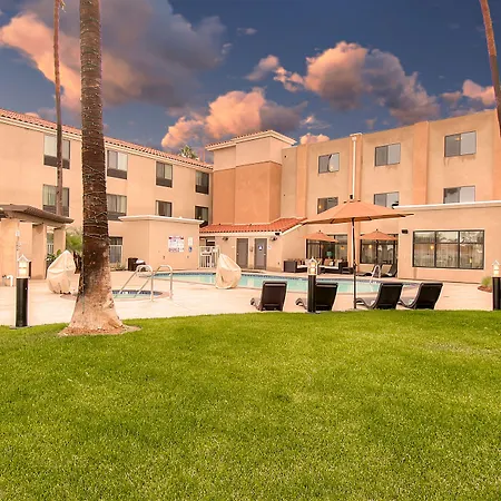 Express & By Ihg Hotel 3*