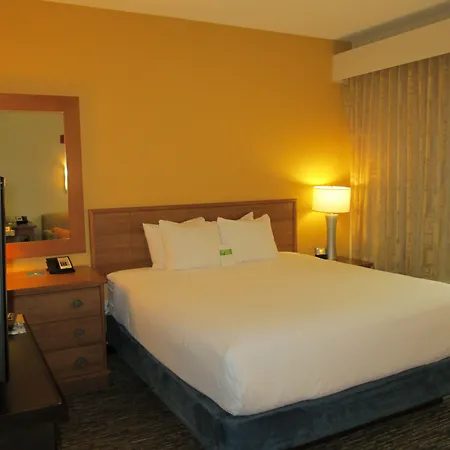 Hyatt House San Diego 4*