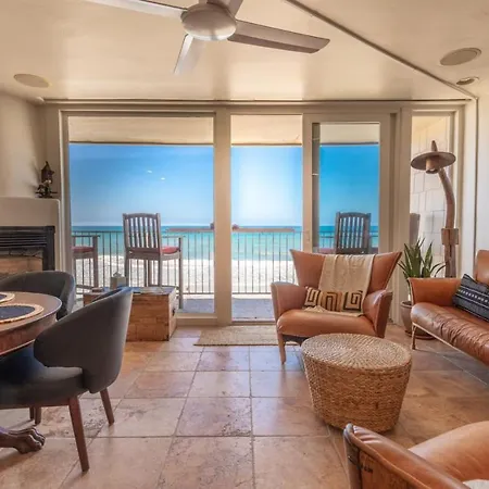 Oceanfront On Sand, Walk To Village Holiday home
