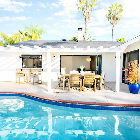 Holiday home Palm Grove Luxe King, Wet & Chefs Kitchen