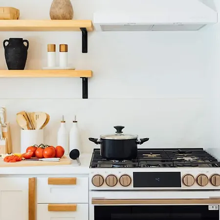 Holiday home Palm Grove Luxe King, Wet & Chefs Kitchen