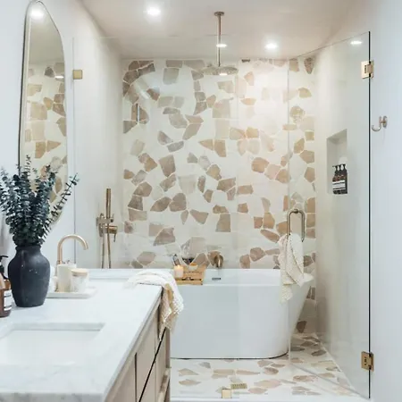 Palm Grove Luxe King, Wet & Chefs Kitchen Holiday home Carlsbad