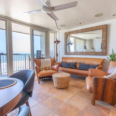 Oceanfront On Sand, Walk To Village Holiday home