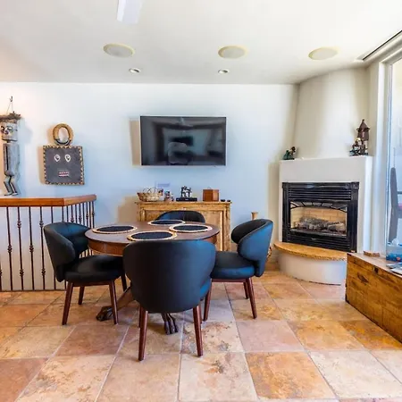 Oceanfront On Sand, Walk To Village Holiday home