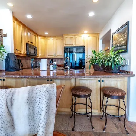 Oceanfront On Sand, Walk To Village Holiday home *