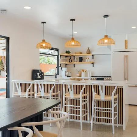 Palm Grove Luxe King, Wet & Chefs Kitchen *