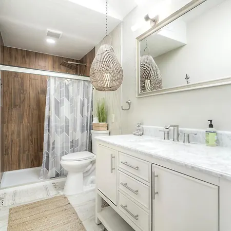 Coastal — Private Patio + Gated Pool & In Minutes To The Beach! Holiday home