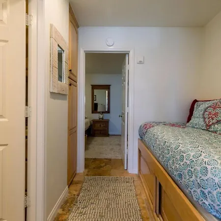 Oceanfront On Sand, Walk To Village Holiday home