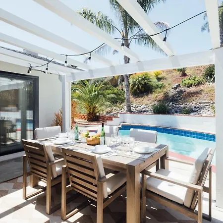 Palm Grove Luxe King, Wet & Chefs Kitchen Holiday home