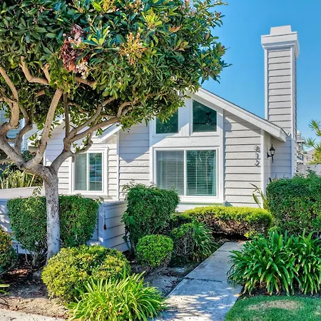 Coastal — Private Patio + Gated Pool & In Minutes To The Beach! Carlsbad