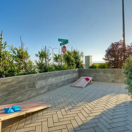 Apartment Luxury Retreat | Across The Street From | Firepit, Bbq, Ping Pong, Cornhole & *