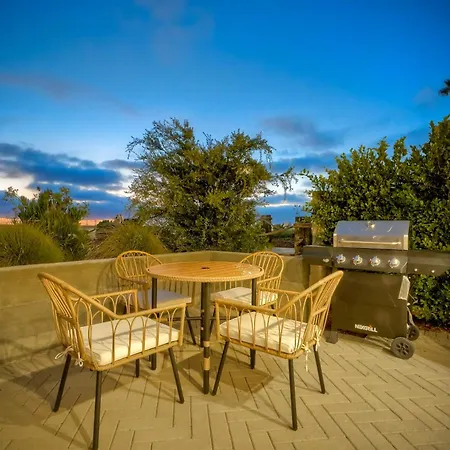Luxury Retreat | Across The Street From | Firepit, Bbq, Ping Pong, Cornhole & *
