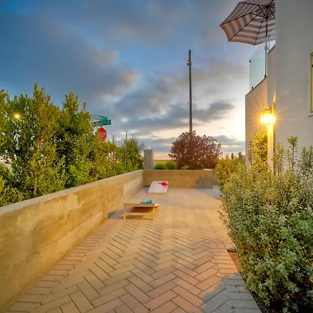 Luxury Retreat | Across The Street From | Firepit, Bbq, Ping Pong, Cornhole &