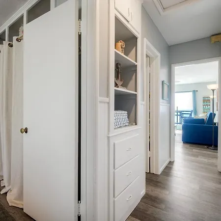 Oceanfront Condo, Private Balcony, Access, Sunset Views Apartment *