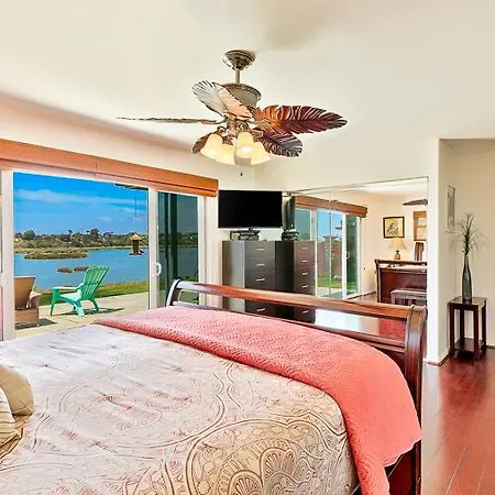 Holiday home #2361 - Lagoon Family Three-bedroom Holiday Carlsbad