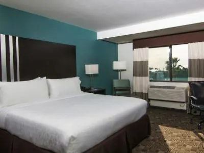 Express & By Ihg 3*
