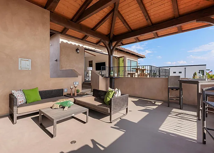Rooftop Oceanview Patio - 5Br Remodeled Home