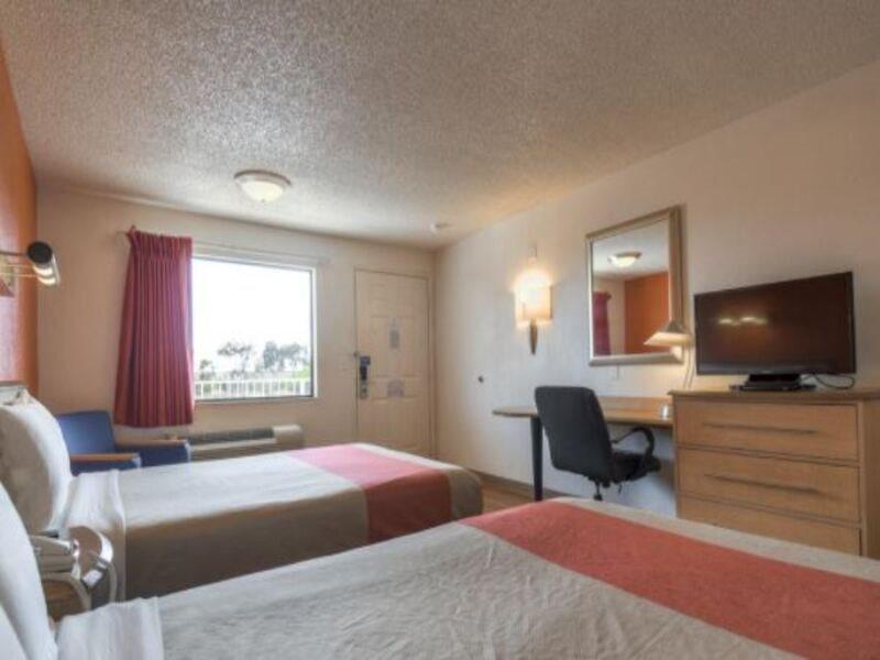 Hotel 6-carlsbad, Ca - East Near Legoland 2*
