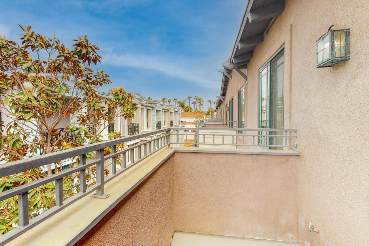 Apartment 329 Oak Ave Carlsbad