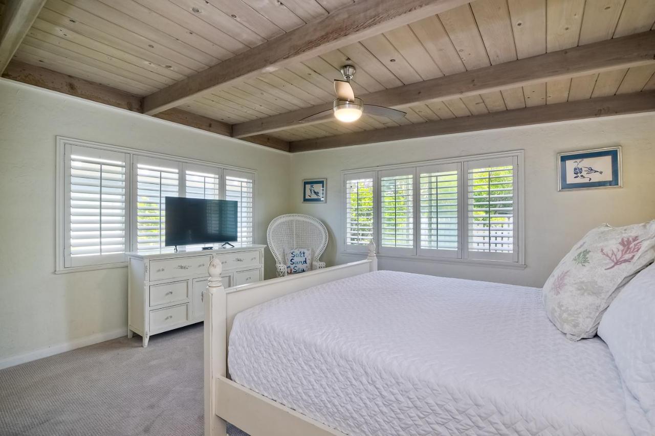 Holiday home Oceanfront With Private Access, Remodeled Kitchen *