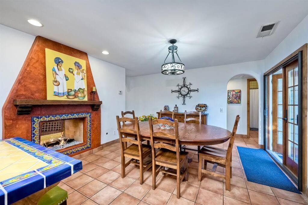 Great Group Retreat! Hacienda Decor, Spacious Floor Plan, Private Backyard