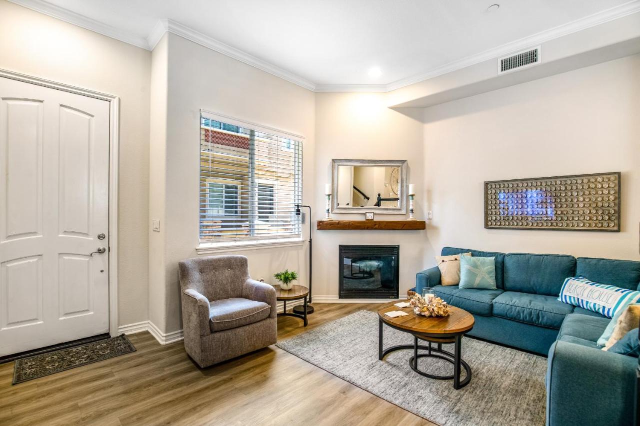 Apartment Village Charm Snowbird-friendly Gem Three Blocks To Beach, Garage & Office ,1 Dog Ok *