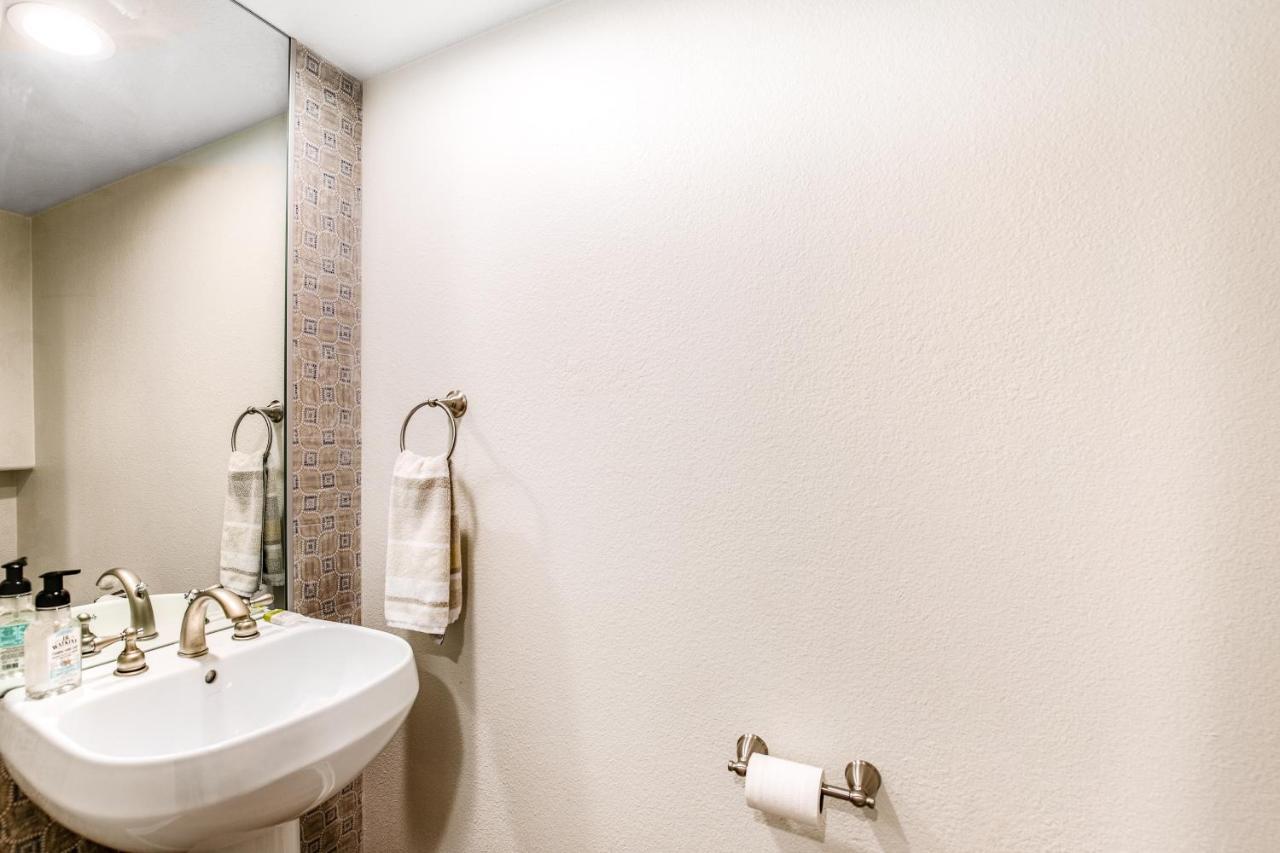 Village Charm Snowbird-friendly Gem Three Blocks To Beach, Garage & Office ,1 Dog Ok Apartment Carlsbad