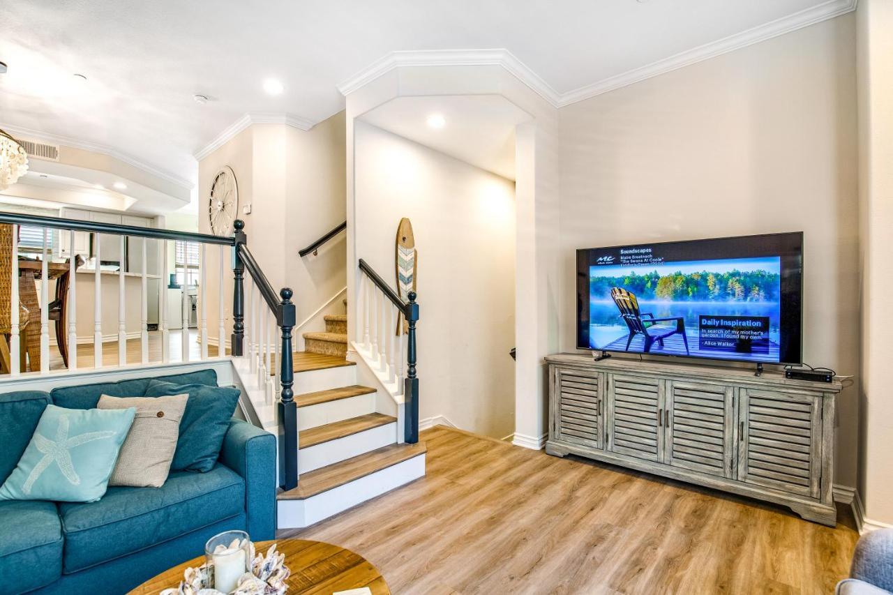 Village Charm Snowbird-friendly Gem Three Blocks To Beach, Garage & Office ,1 Dog Ok Apartment