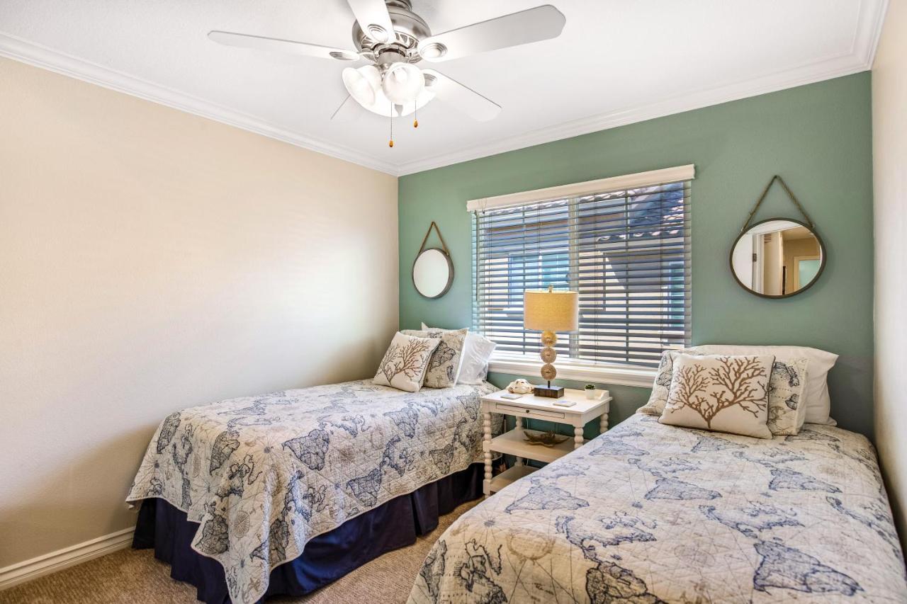 Village Charm Snowbird-friendly Gem Three Blocks To Beach, Garage & Office ,1 Dog Ok Apartment