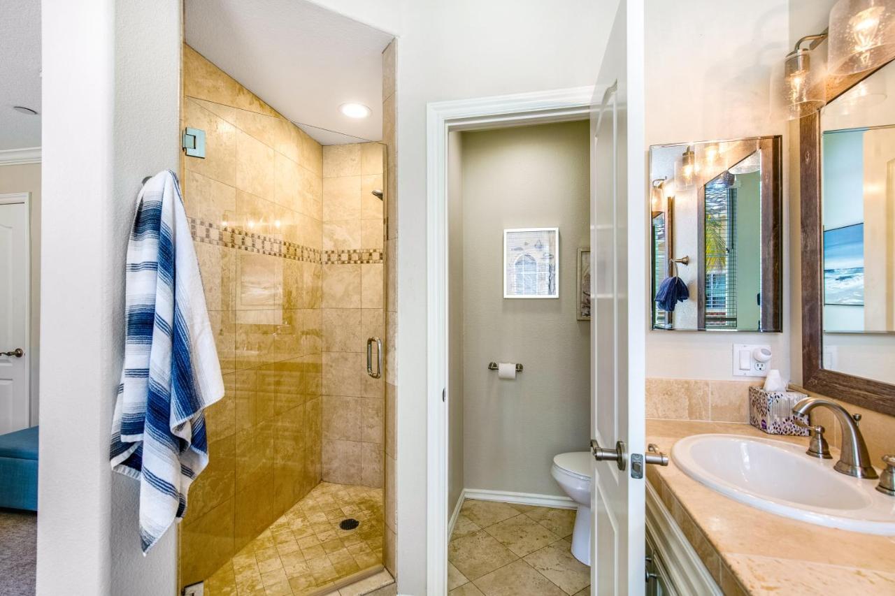 Apartment Village Charm Snowbird-friendly Gem Three Blocks To Beach, Garage & Office ,1 Dog Ok