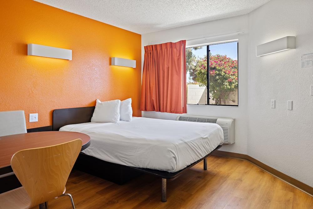 6-carlsbad, Ca - Village 2*