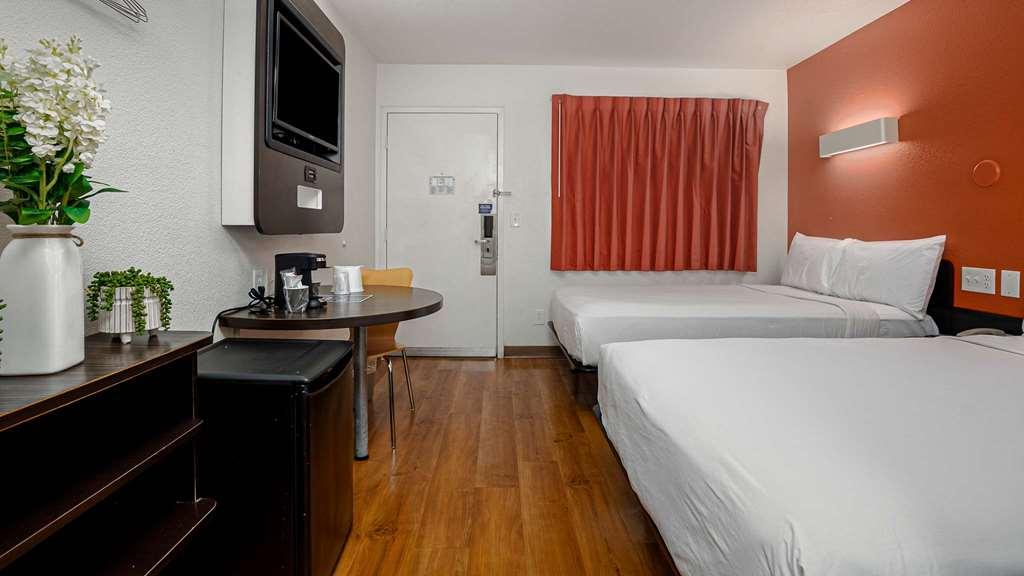 Hotel 6-carlsbad, Ca 3*