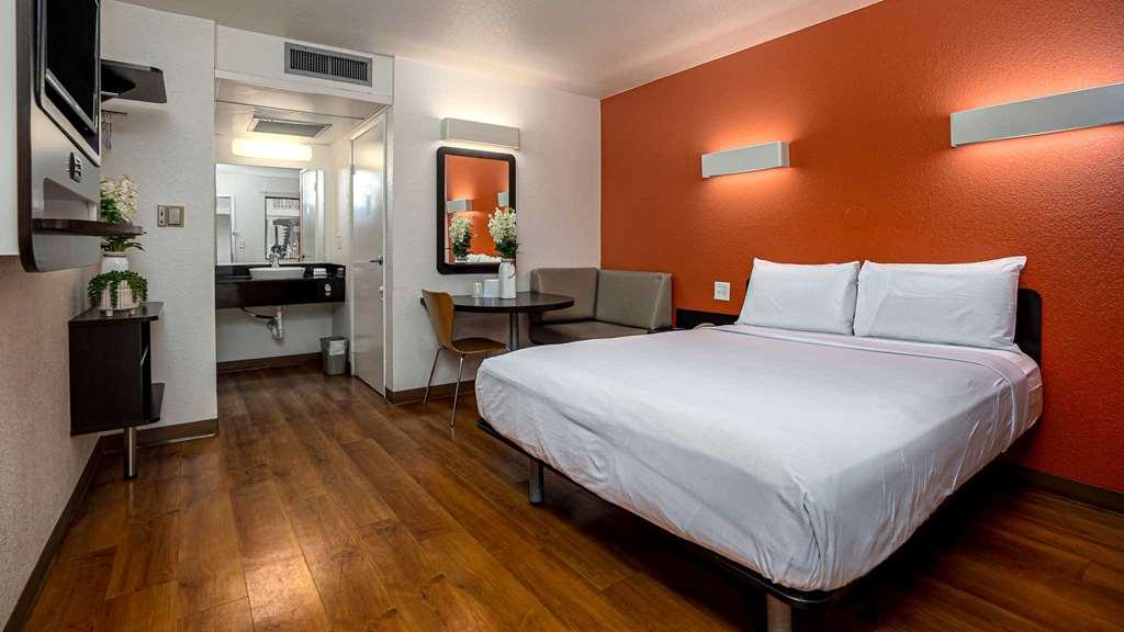 6-carlsbad, Ca Carlsbad