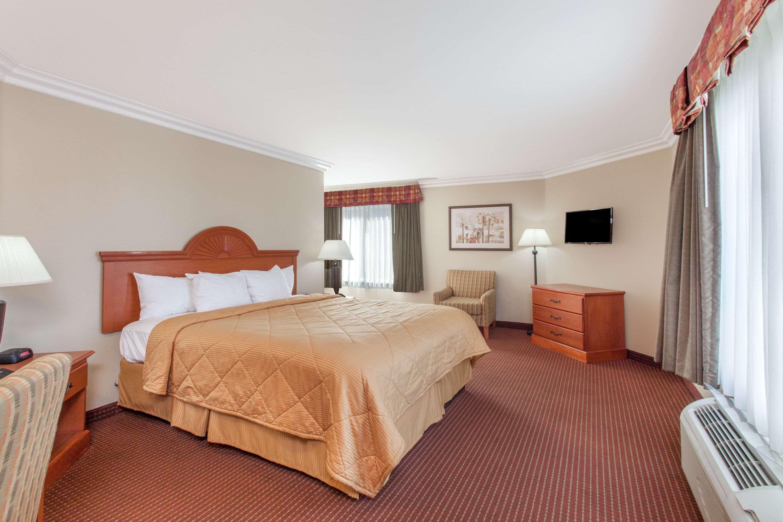 Days By Wyndham Hotel