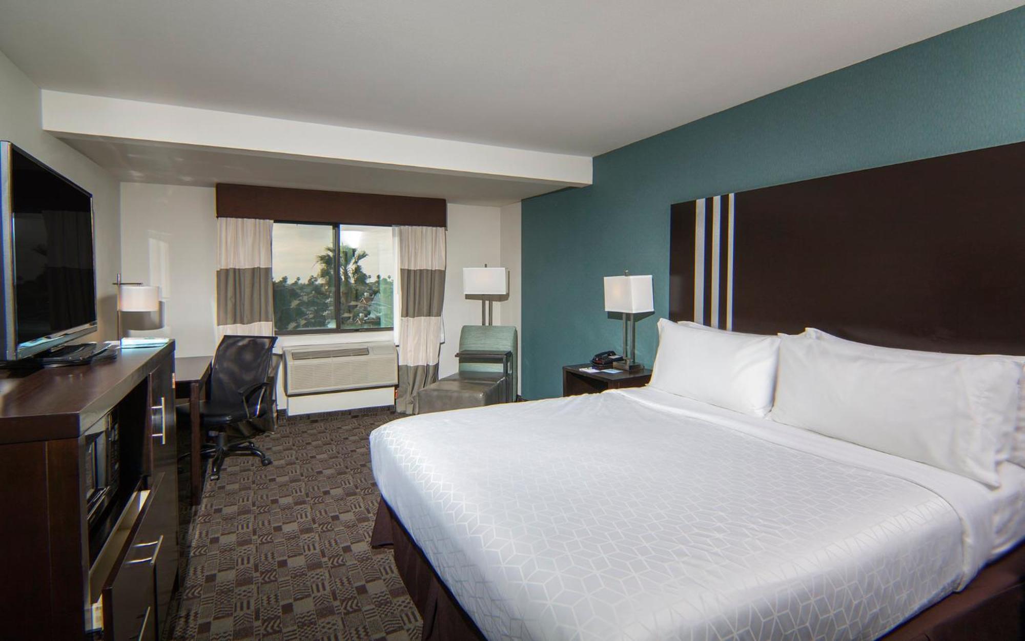 Express & By Ihg