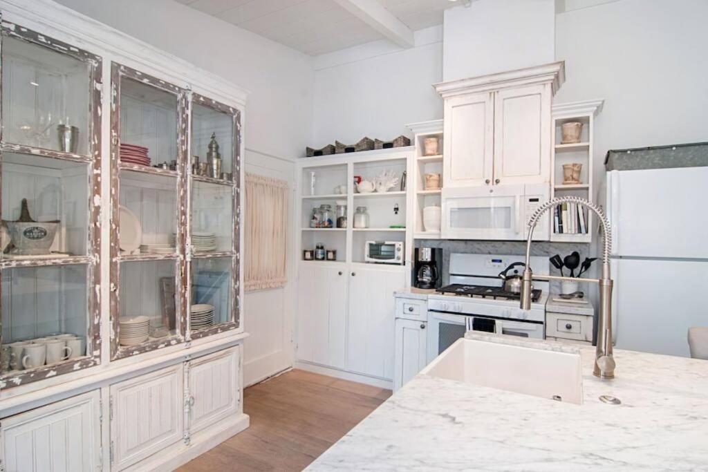 Holiday home Walk To Beach, Ac, Firepit, Grill