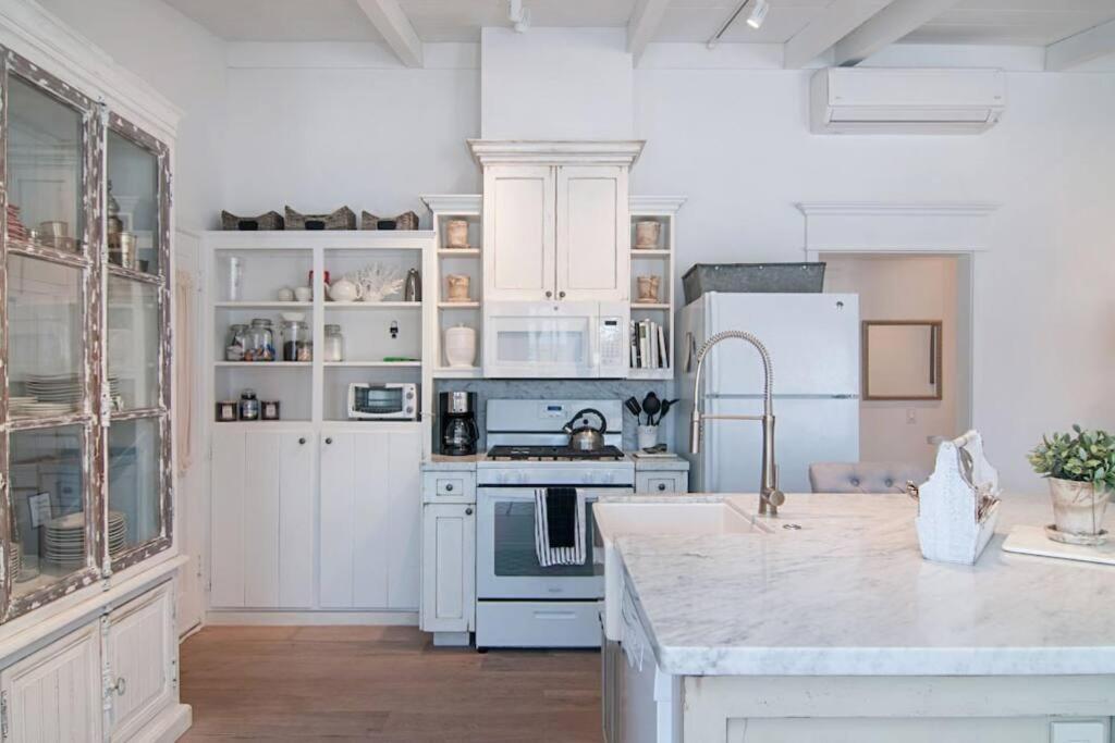 Walk To Beach, Ac, Firepit, Grill