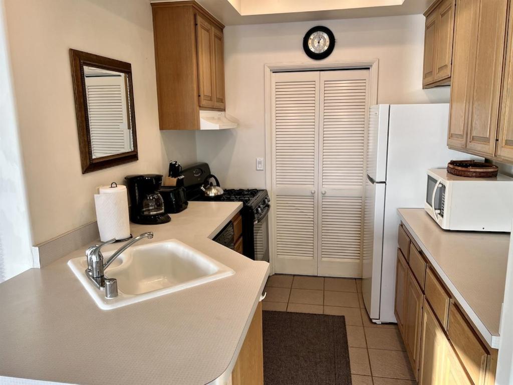 Oceanfront 2br Condo, Private & Patio, Rare Find *