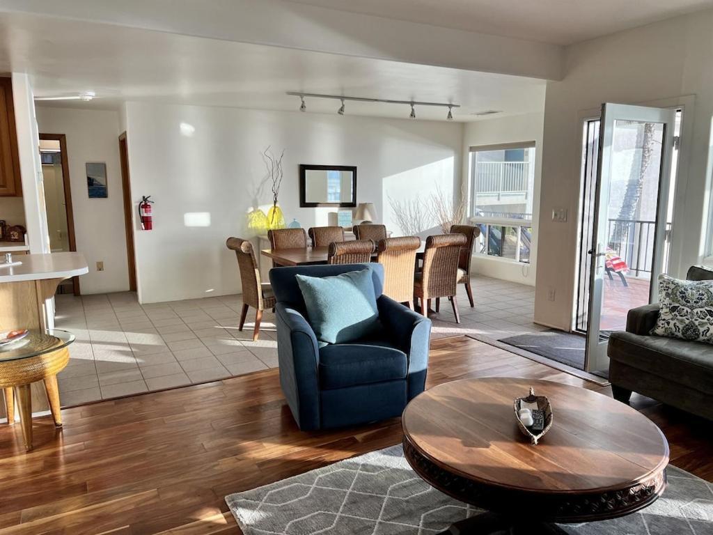Oceanfront 2br Condo, Private & Patio, Rare Find * Carlsbad