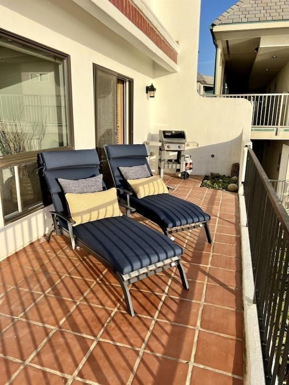 Apartment Oceanfront 2br Condo, Private & Patio, Rare Find