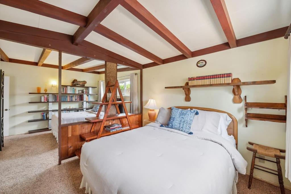 Cozy - 2 Blocks To Beach! Holiday home Carlsbad