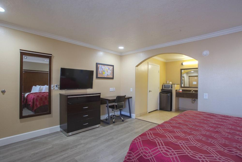 6 Carlsbad, Ca- North 2* Carlsbad