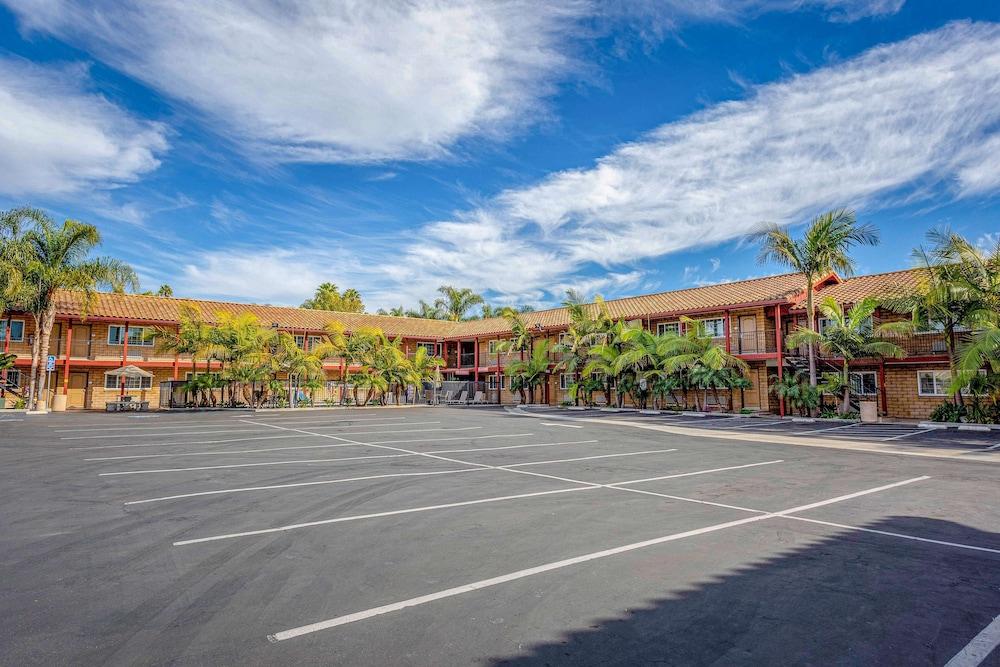6 Carlsbad, Ca- North 2*