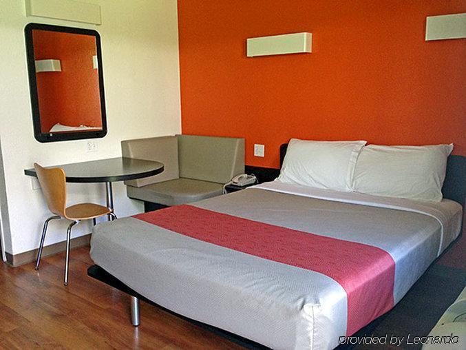 Hotel 6-carlsbad, Ca - Village 2*