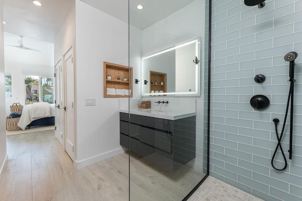 Blue Lagoon 3br/2.5bth Jacuzzi/kayak/paddle Boards *