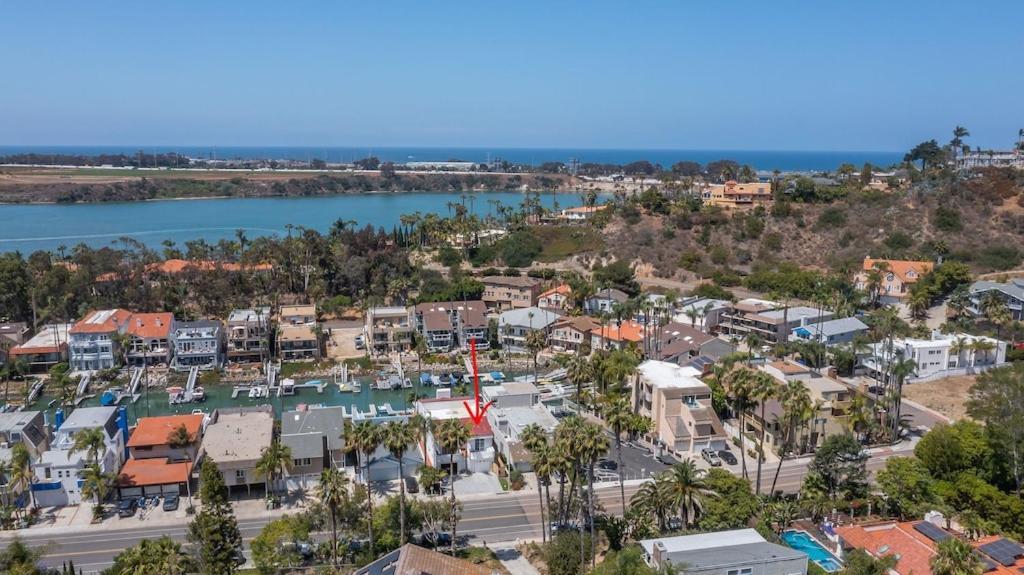Blue Lagoon 3br/2.5bth Jacuzzi/kayak/paddle Boards